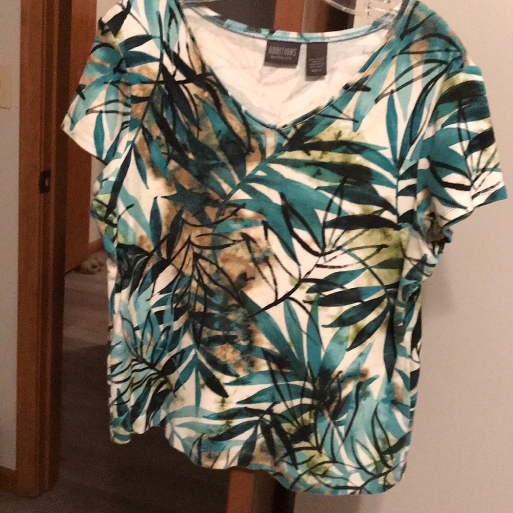 Chico’s additions short sleeve tee